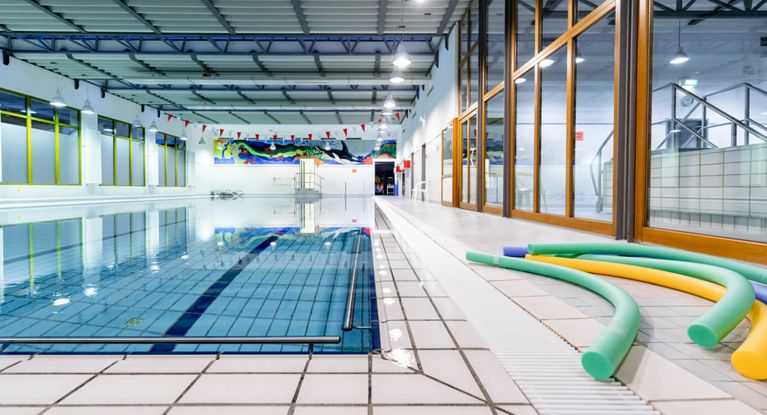Schwimmhalle
