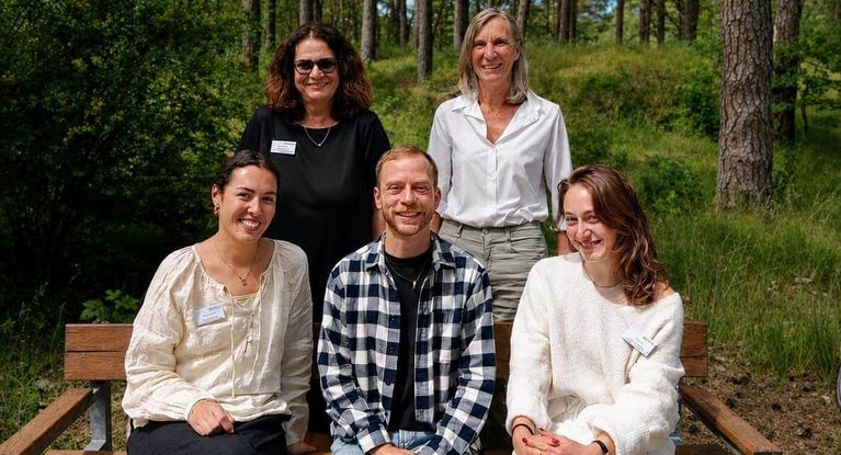 Kolleg*innen bei der Zulassung als Weiterbildungsstätte