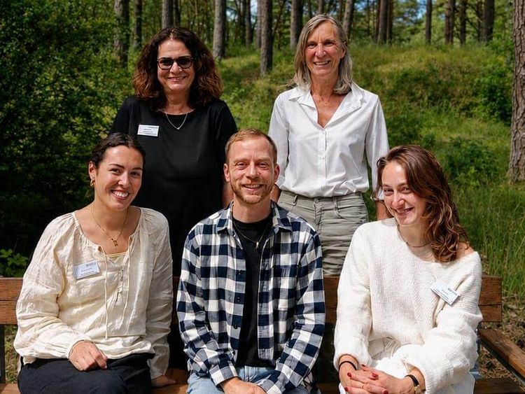 Kolleg*innen bei der Zulassung als Weiterbildungsstätte