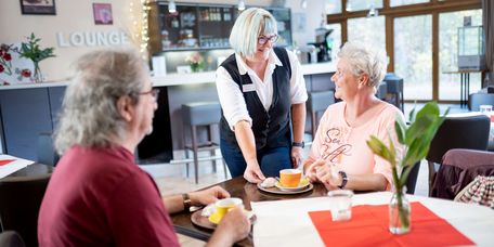 Patienten in der Cafeteria