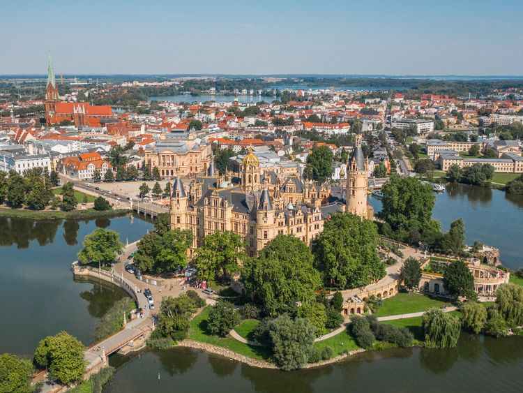 Luftaufnahme vom Schweriner Schloss