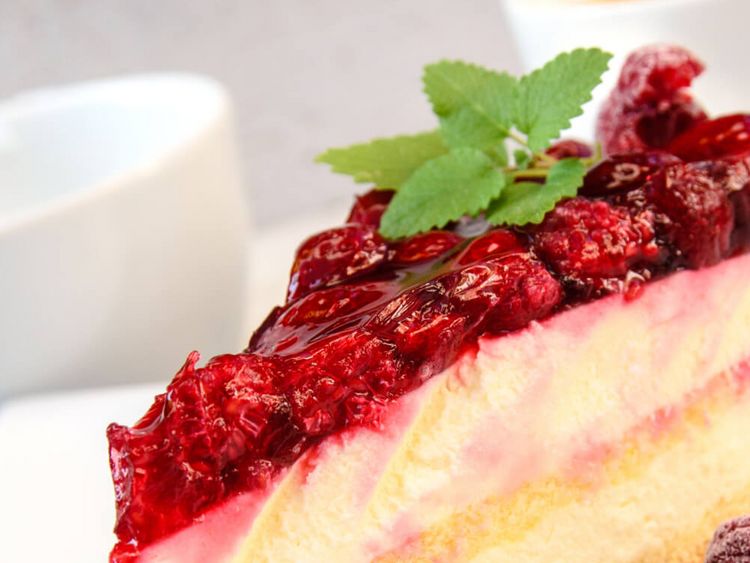 Himbeerkuchen und Tasse Kaffee