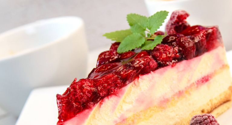 Himbeerkuchen und Tasse Kaffee